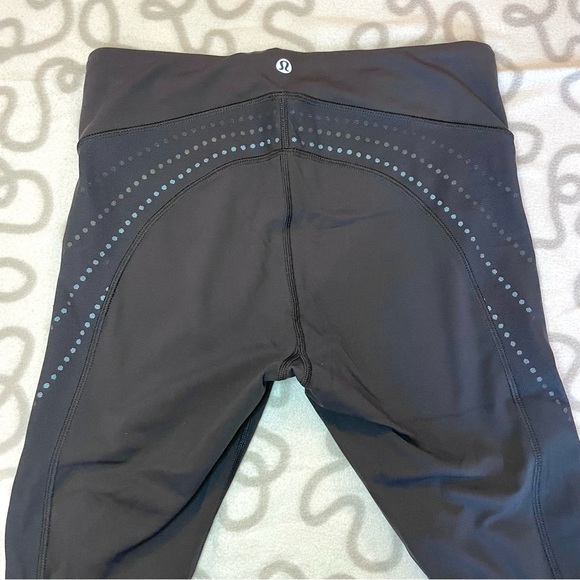 Lululemon reflective dots run capris size 6 - Picture 3 of 8